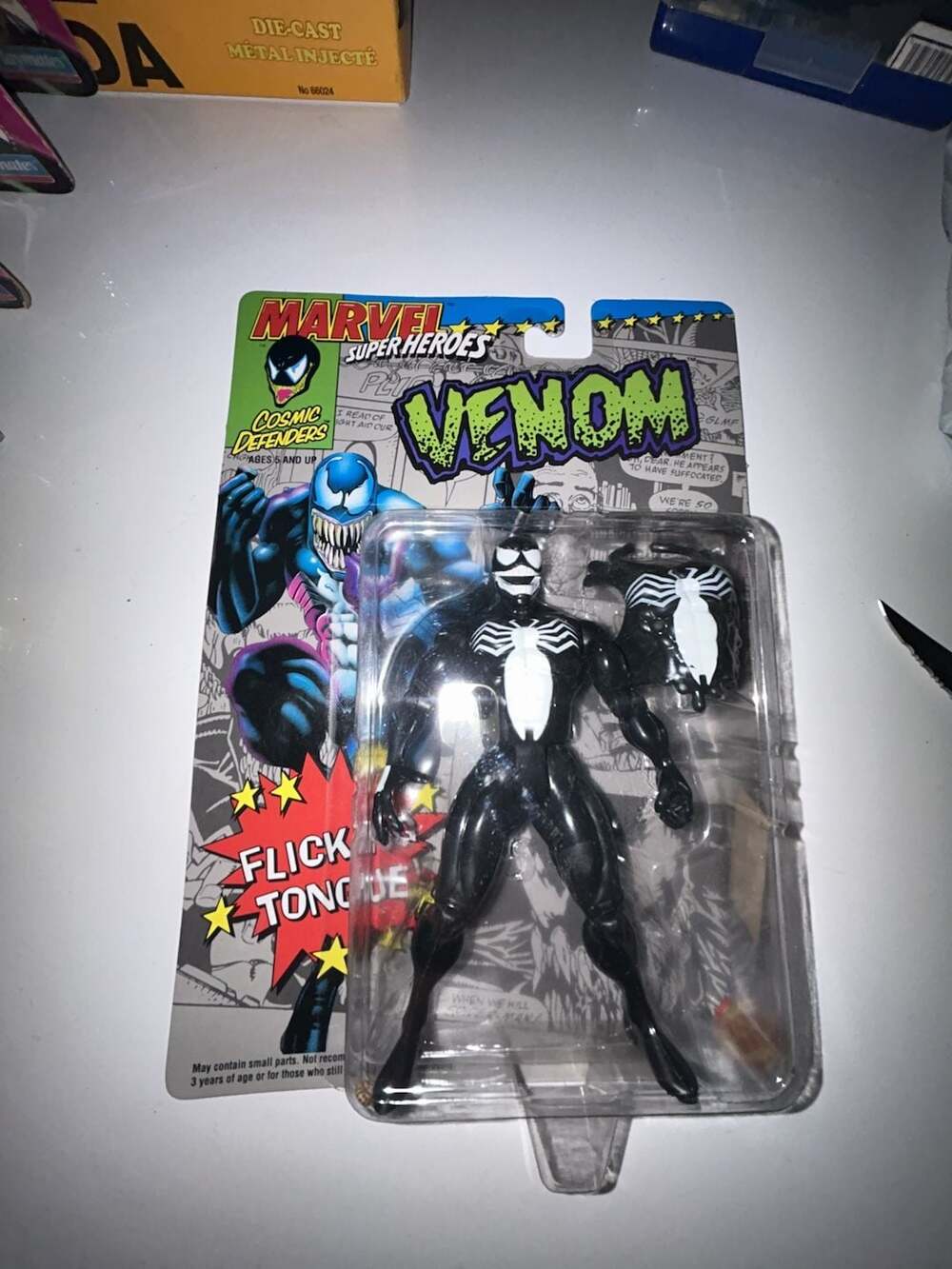 Toy Biz Marvel Super Heroes Venom Action Figure Flicking Tongue 1992